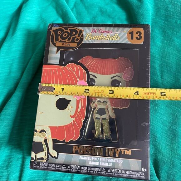 ✨ NIB Funko POP! Pin DC Bombshells Poison Ivy - collectible - Picture 6 of 7